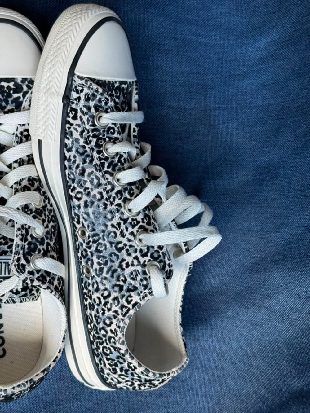 Size Women 9.5 Men 7.5 - Converse Chuck Taylor Low Leopard Print Sneakers - Picture 7 of 8